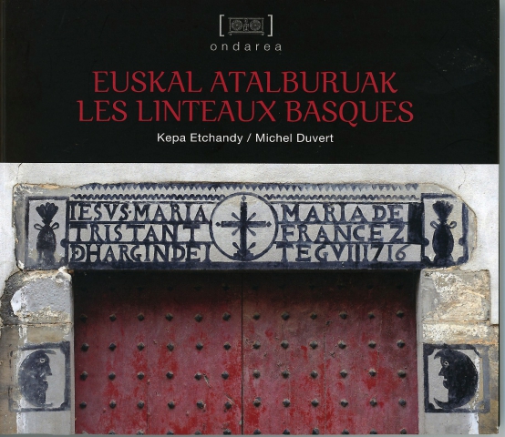 Euskal Atalburuak / Les linteaux basques. Edité en 2017.
Texte Michel Duvert; Photos Kepa Etchandy.